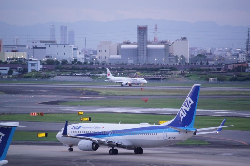 入境旅客激增、地勤人員短缺，日本兩大航空公司押注自動駕駛突圍