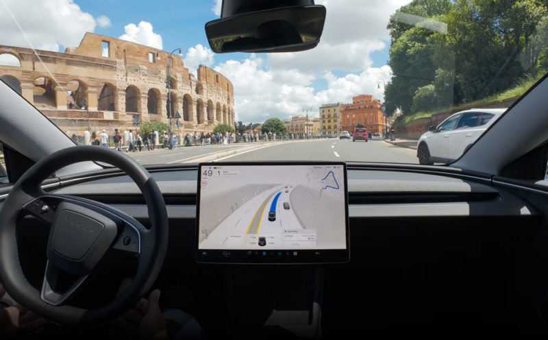 馬斯克稱 FSD 開放訊息操作？美國執法機構：駕駛用手機一律違法