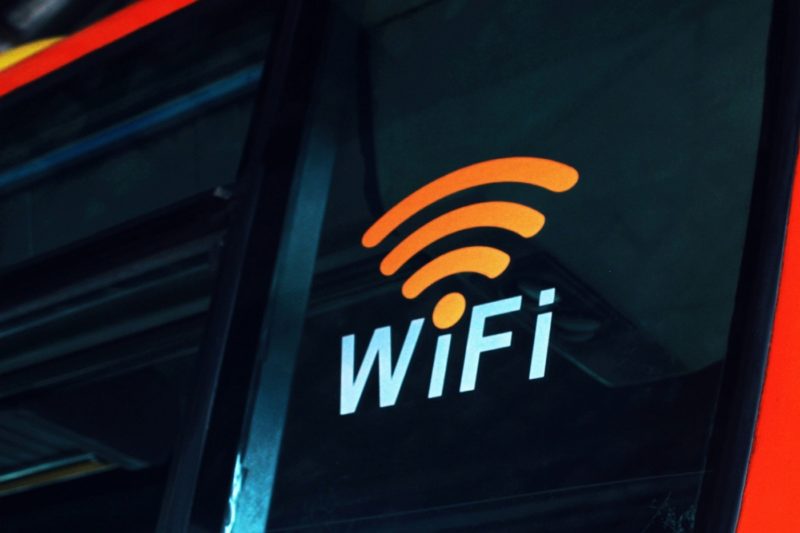 快樂時光老是斷線？絕對不要放六種設備在你的 Wi-Fi 路由器附近