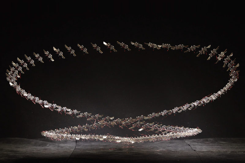 像大黃蜂迅敏飛行的機器昆蟲：MIT 微型飛行器的新里程碑