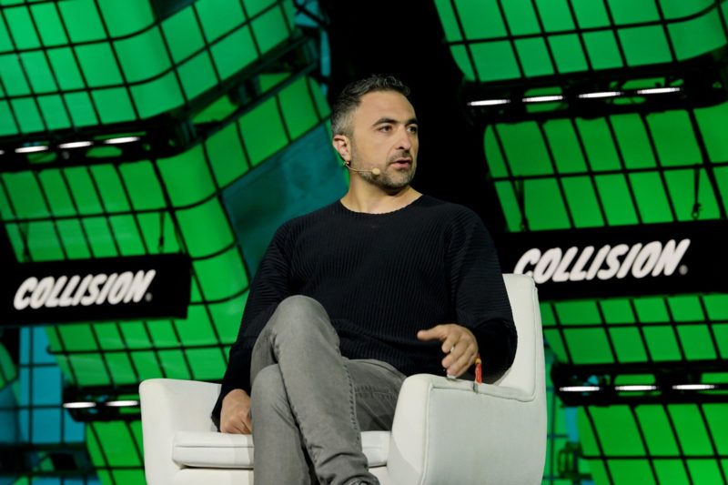 3 分鐘就能上手寫 App，微軟 AI 執行長看見軟體產業風險