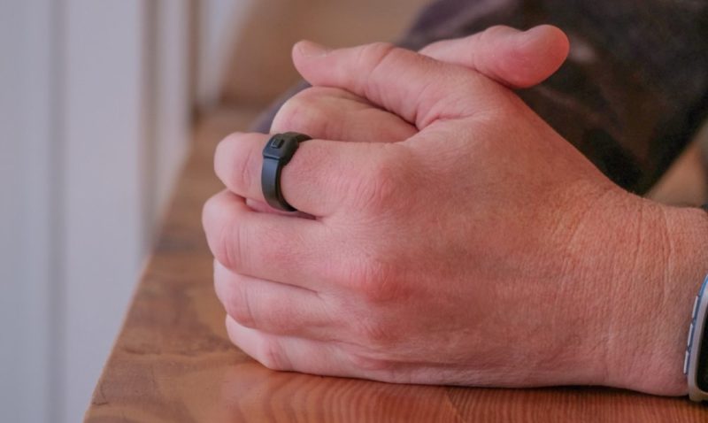 最便宜智慧戒指：不充電、不連網、不 AI，只賣 75 美元