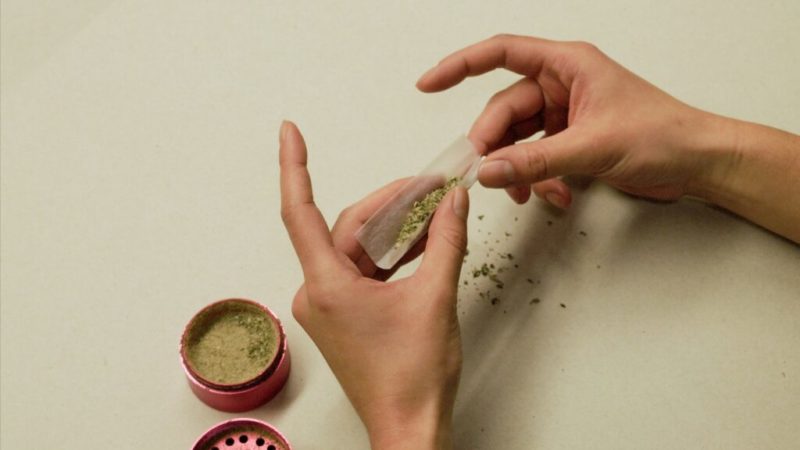 以為大麻與酒精能助眠？研究打臉：會讓你睡更差、更容易醒