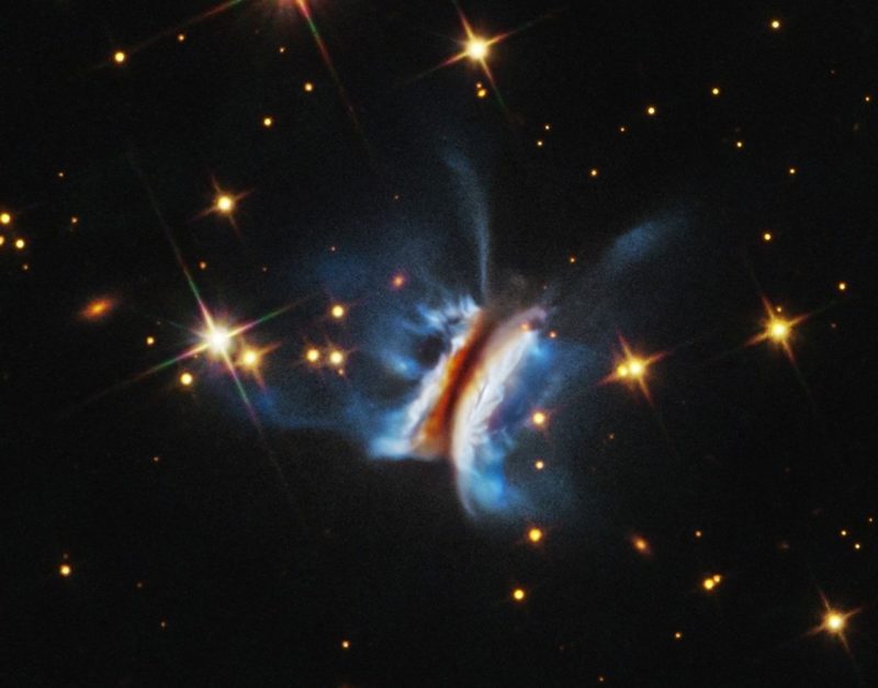 哈伯望遠鏡觀測到「宇宙漢堡」，實際是迄今已知最大行星誕生地