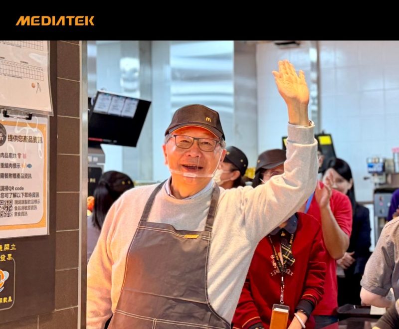麥當勞進駐聯發科新竹總部員工餐廳，蔡力行快閃現身包裝餐點