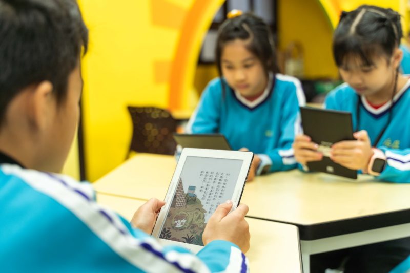 元太號召生態圈夥伴做公益，博客來閱讀器實現行動圖書館