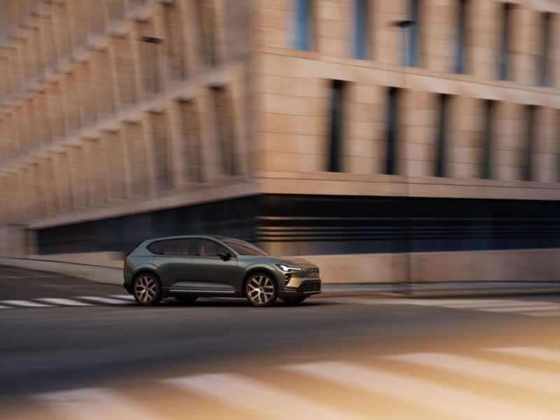 Volvo 發表 EX60 純電休旅：新平台加新晶片，還有新語音助理