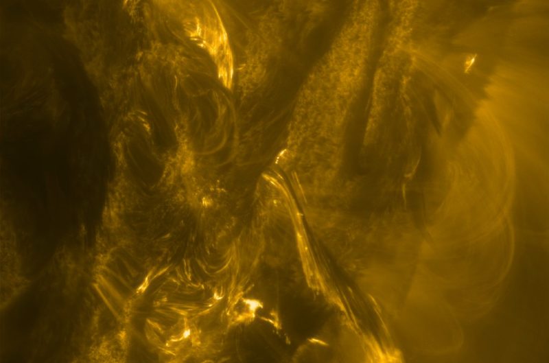 太陽其實不是火爆浪子！大型閃焰是小磁重連事件「聚沙成塔」結果