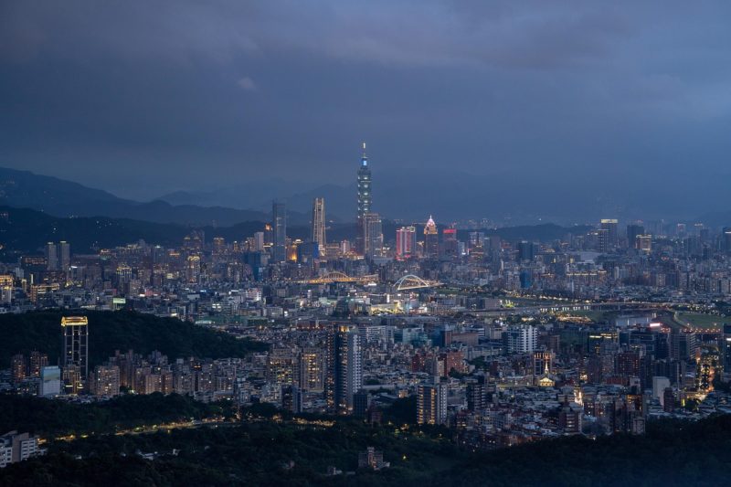 為什麼首購族永遠在等「剛剛好的價格」？