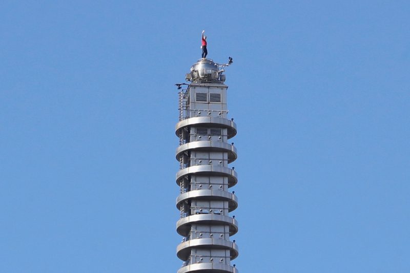 霍諾德曾指攀登 101 比天然岩壁安全，Netflix 直播延遲 10 秒防意外