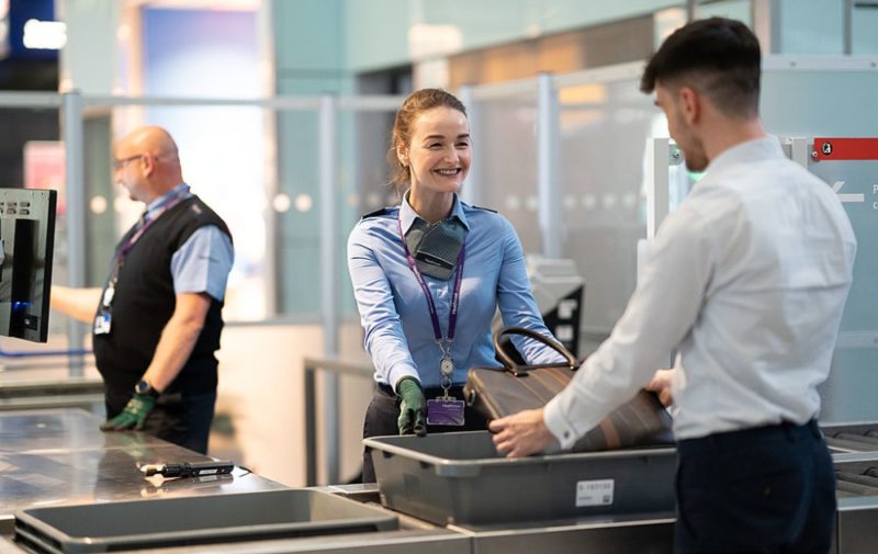 倫敦希斯洛機場安裝新式掃描器，安檢不再需要拿出水瓶與筆電