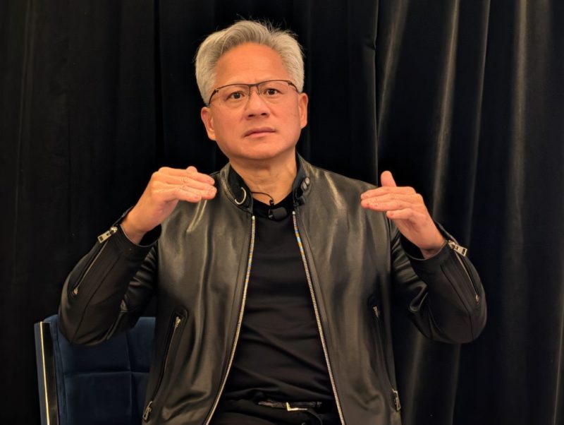 擔心 AI 為能源帶來負擔？黃仁勳：AI 使能源發展更有效率而成為綠能推手