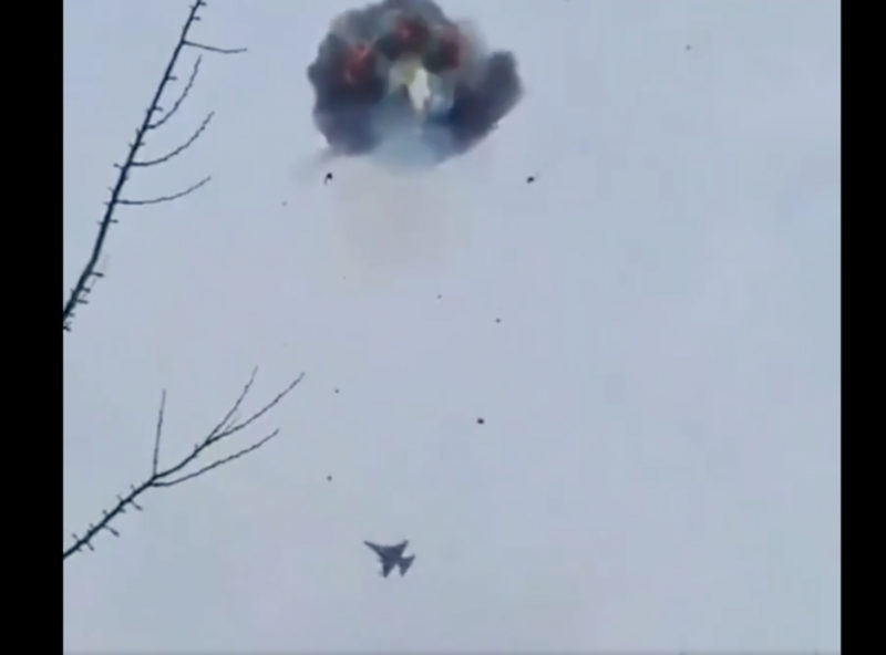 火神機砲對抗自殺無人機：烏克蘭 F-16 的「經濟帳」與低空獵殺風險