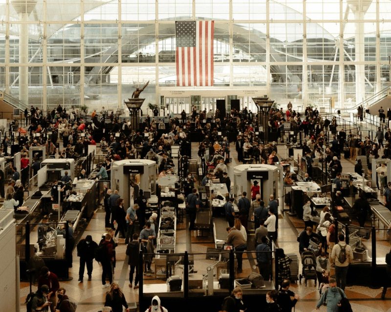 川普政府急轉彎！預先安檢維持運作，全球入境仍暫停