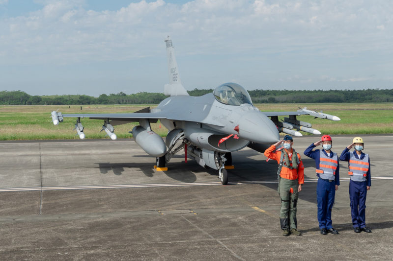 靠「熱能」反制匿蹤戰機，台灣 F-16 將裝備 IRST21 軍團莢艙