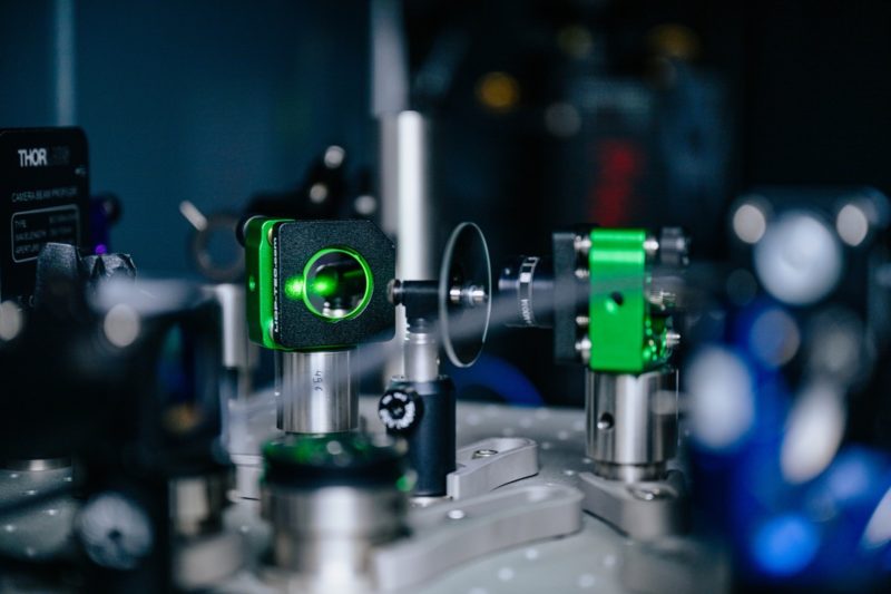 邁向「量子網路」的重大里程碑，科學家首度實現不同量子點間的資訊傳輸