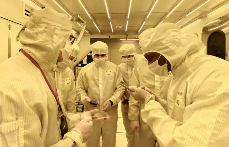 半導體今年營收可望突破 1 兆美元，面臨人才、綠電挑戰