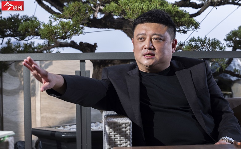 KTV 南霸天享溫馨掛牌上市！衝好樂迪門口發傳單，打造年收 12 億娛樂帝國