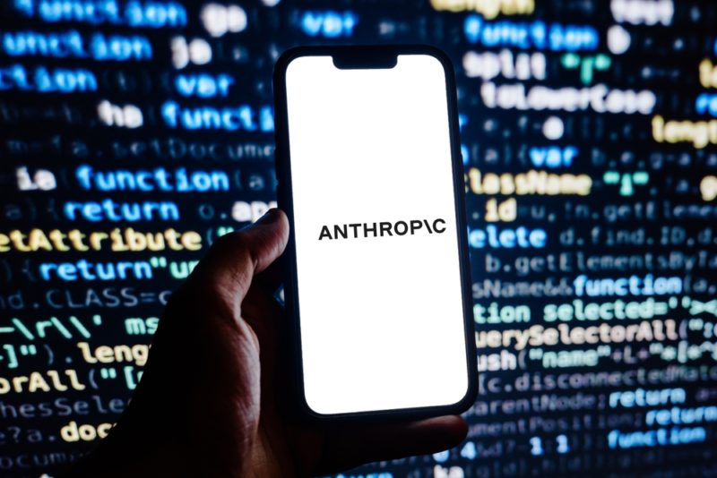 Anthropic 全新旗艦 AI 模型意外流出，網路安全風險太高急尋防禦者測試
