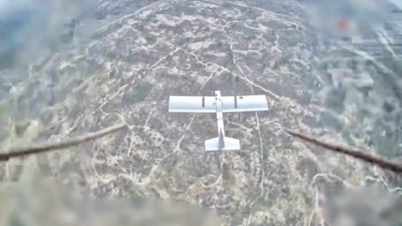 俄軍無人機「背刺」，烏軍機身破損後起火墜毀