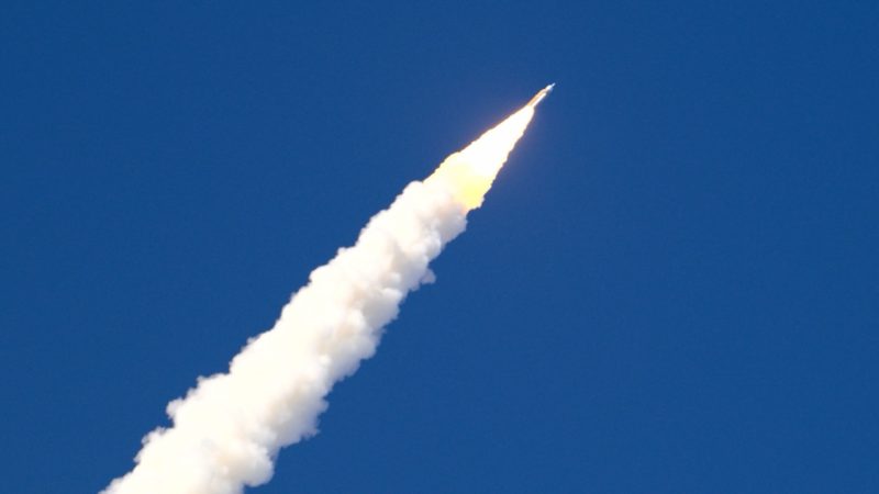 重返月球！NASA 阿提米絲二號任務升空，四位太空人脫離大氣層