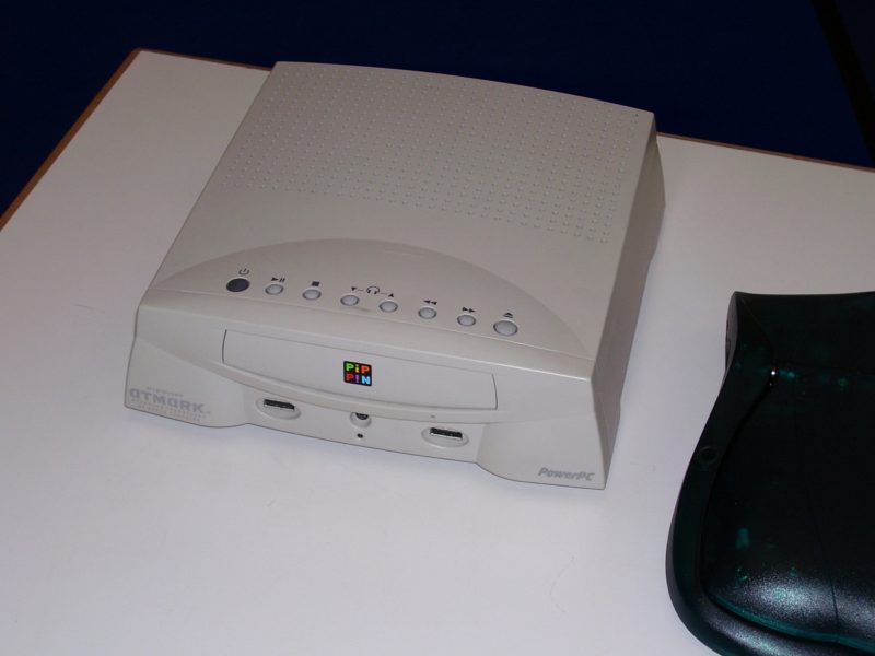 賈伯斯回歸前的黑歷史，蘋果與萬代合作的 Pippin 為何一年就停產