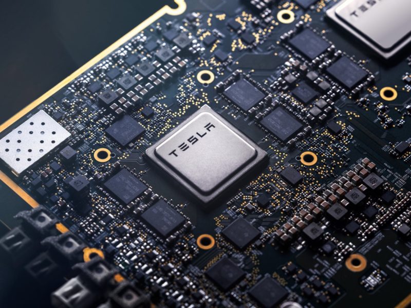 特斯拉新車搭載 64GB 記憶體，可能比你的桌機還多