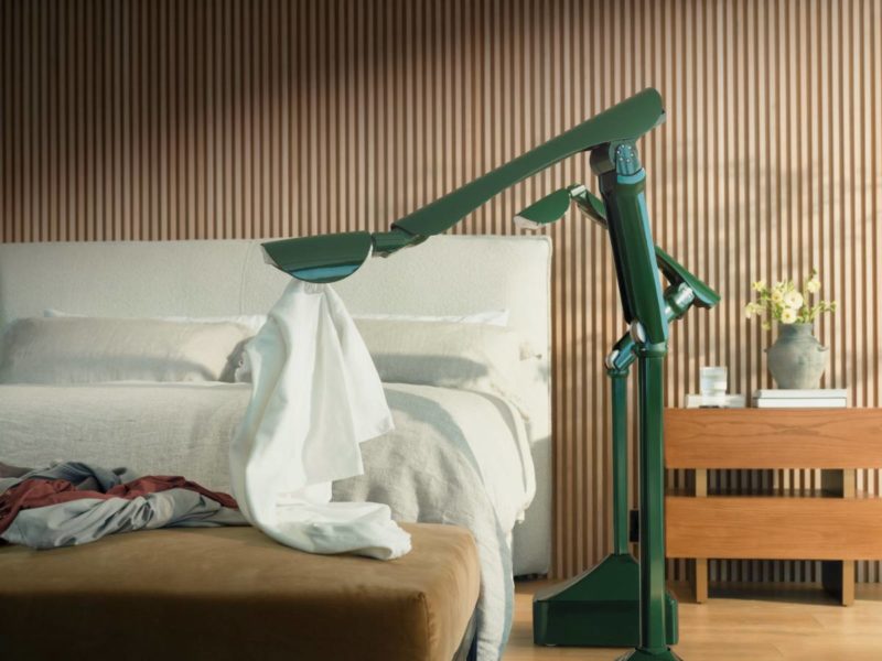 矽谷新創打造優雅設計落地燈，秒變家事機器人摺衣鋪床