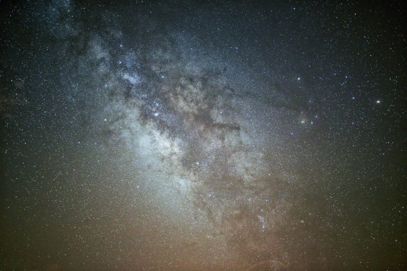 鑑定 20 顆古老貧金屬恆星，揪出銀河系吞噬短命高能量矮星系歷史