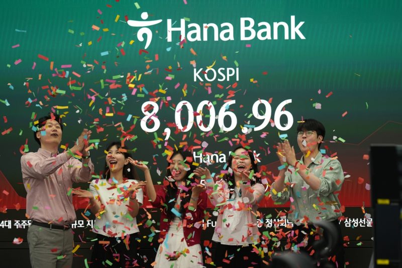 AI 熱潮助攻半導體業，韓股 KOSPI 首度突破 8,000 點