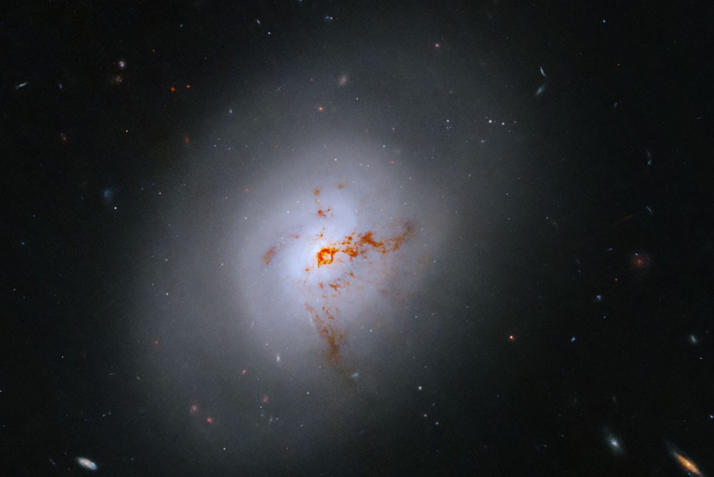 星 NGC 1266 星系合併喚醒黑洞，吞噬新星誕生契機| TechNews 科技新報