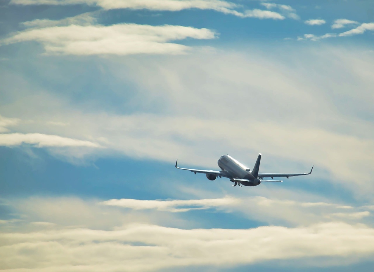 解救數十年空管人力荒，美 FAA 砸 8.75 億美元引進 AI 系統「SMART」防堵航班壅塞