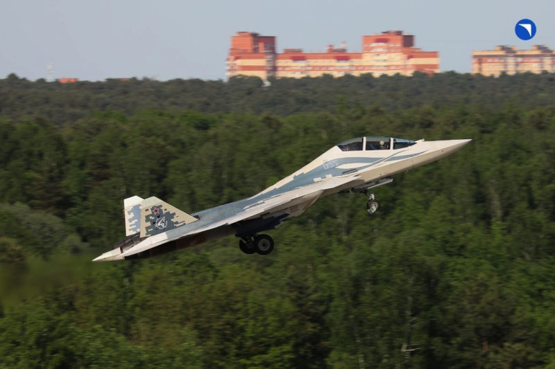 印度扼腕，俄羅斯雙座版 Su-57D 首度公開並完成首飛
