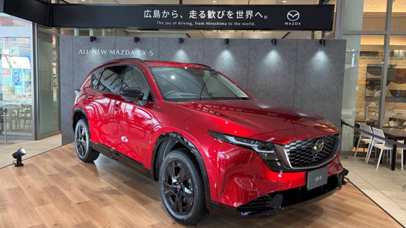 展間變黑了、氣氛變高級了，不打價格戰的馬自達在下一盤什麼棋？