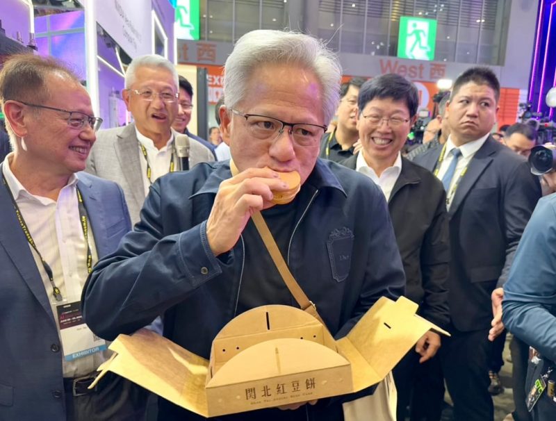 黃仁勳遶場 COMPUTEX 賺一台車！喊話鴻海「吃越多紅豆餅產越多晶片」
