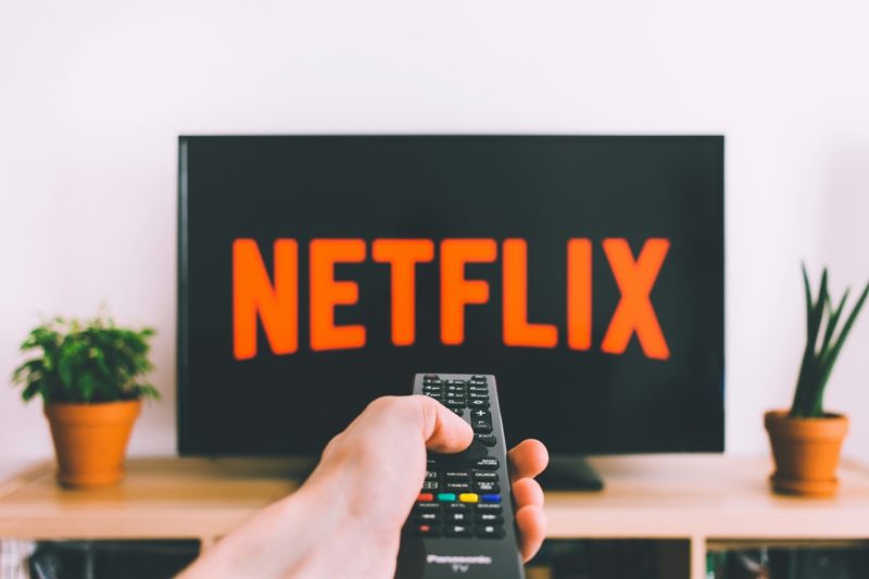 內容太多選不完？Netflix 用 AI 幫你找到想看的那一部