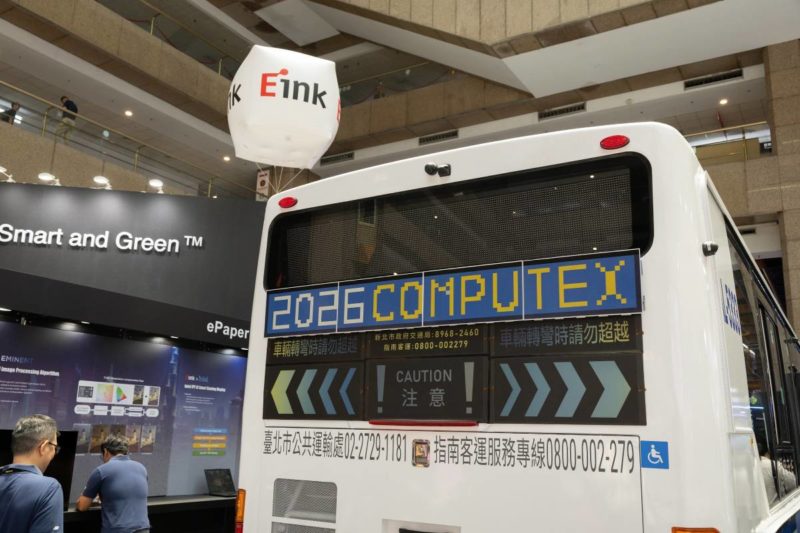 新北紅 26 公車變身，導入 E Ink 電子紙顯示解決方案