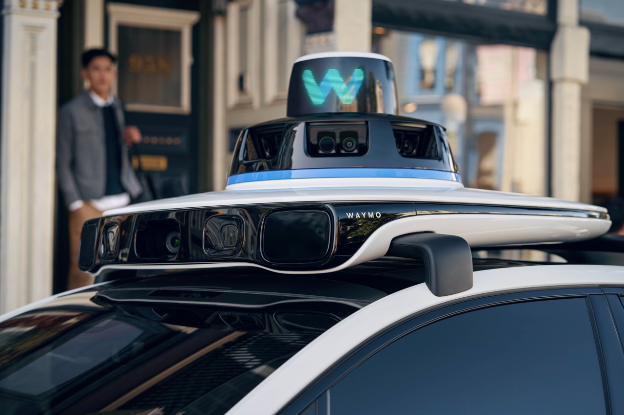 代理商務崛起，Waymo、Gemini 布局 Robotaxi 座艙變現新窗口
