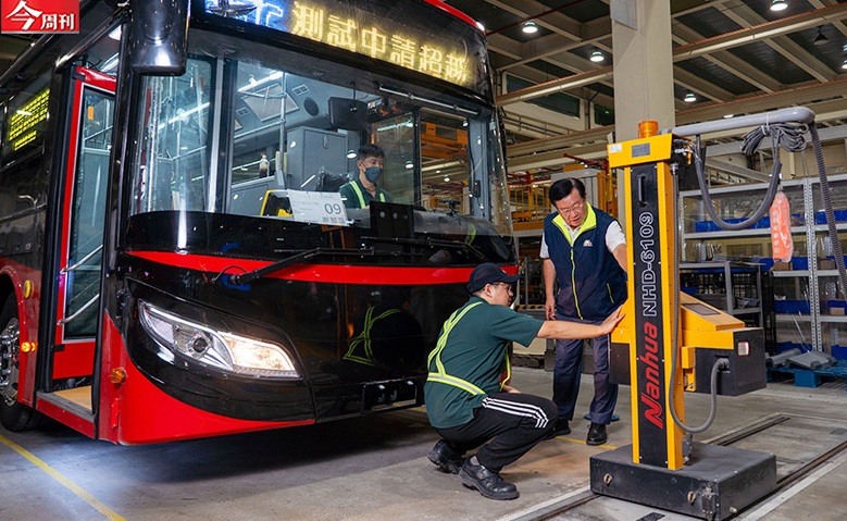 火燒車意外加速華德動能安全轉型路，車王電小金雞憑什麼打贏中國車廠奪單？