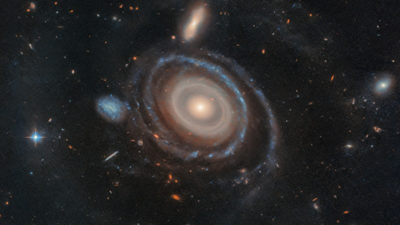 宇宙池塘的祕密漣漪，「靶心星系」多重環帶或隱藏暗物質密碼