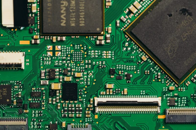 外資調高南電目標價至 1,444 元！看好代理型 AI 掀載板雙重漲價潮