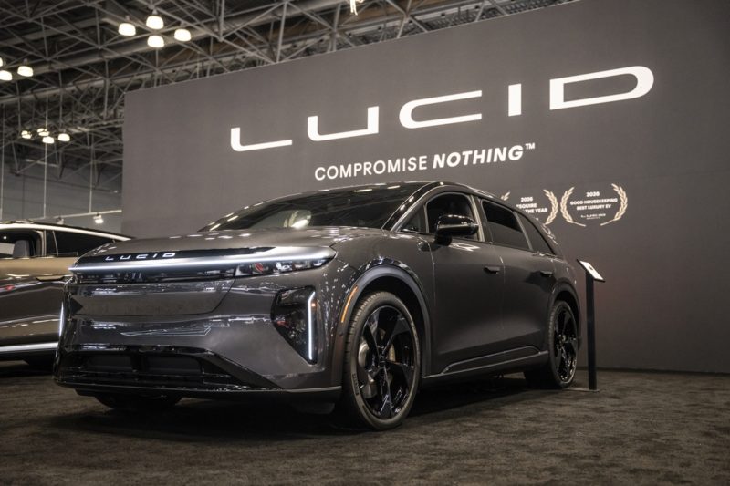 美電動車廠 Lucid 瘦身求生、取消營運長職務