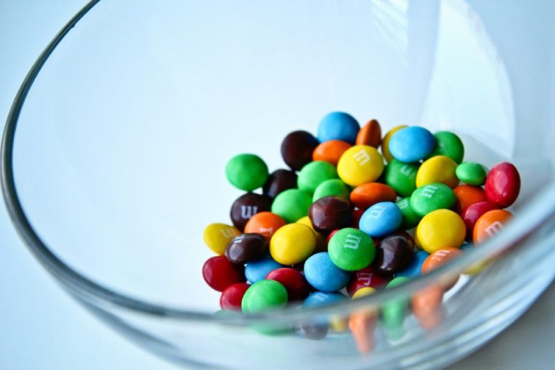M&M’s 巧克力豆改用天然色素，經典藍色、棕色暫時消失