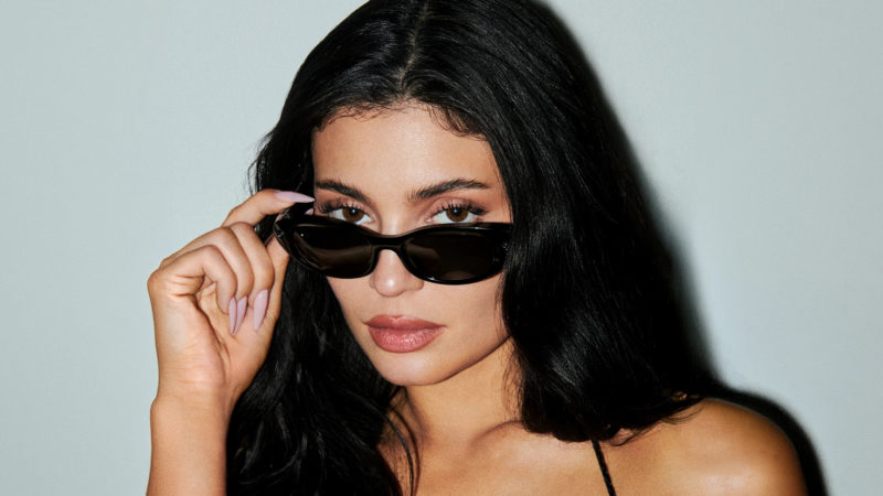 Meta 攜手 Kylie Jenner 推出獨立品牌 AI 智慧眼鏡，引爆網路隱私論戰
