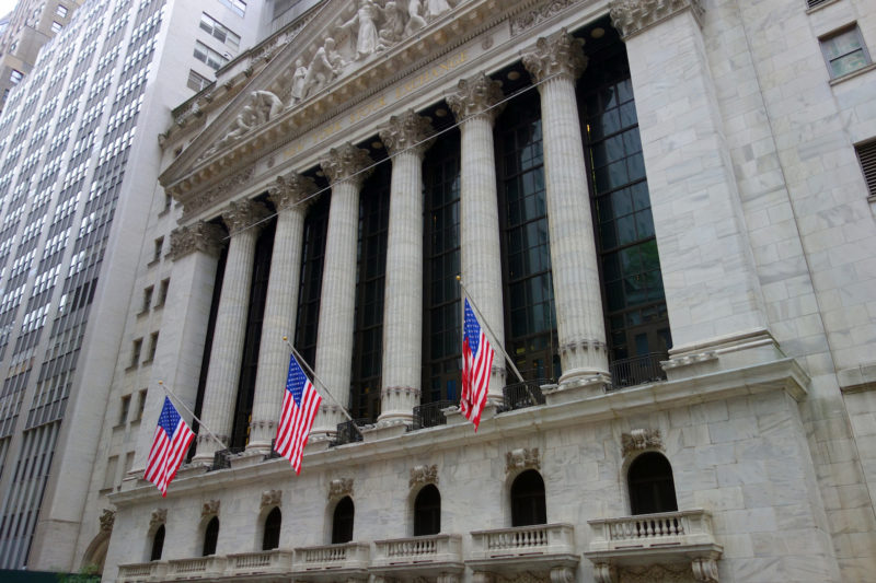 先唱衰 CPO 再推 ETF 撈底？分析機構 SemiAnalysis 遭爆「球員兼裁判」