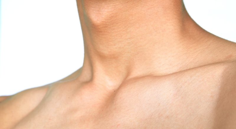 男性脖子上的「青春期化石」，生物學家解密喉結真實作用