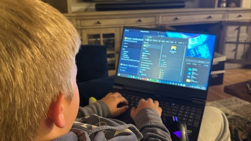 AI 是不發脾氣的完美家教！11 歲男童靠 Copilot 克服讀寫障礙自製遊戲