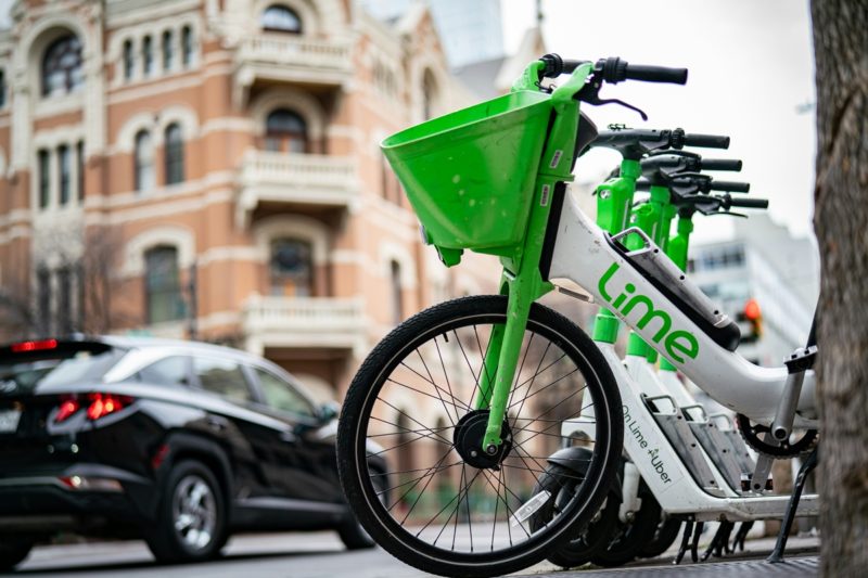 共享滑板車新創 Lime 在美上市  Uber 持股 2 成