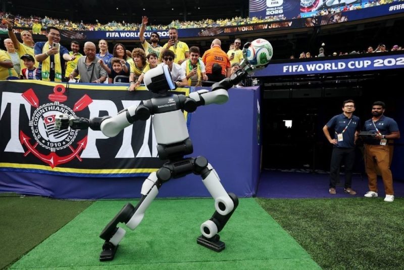 Hyundai Motor 在首次現場比賽環境機器人整合中，將 Atlas 人形機器人帶到 FIFA World Cup 2026