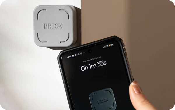 一塊 1,800 元的塑膠磚如何治好你的手機成癮？Brick 用「麻煩」換回專注力
